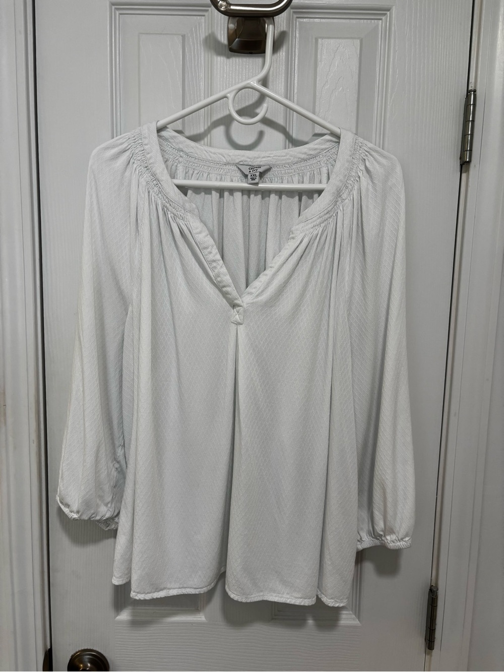 crown & ivy White Peasant Tunic with V-Neck and 3/4 Sleeves